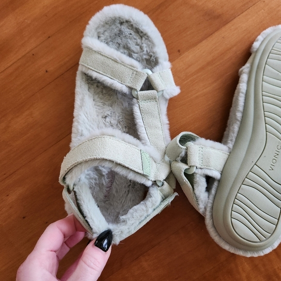 Vionic Viva Womens Faux Fur Strap Sandals Size 6 - Picture 5 of 9